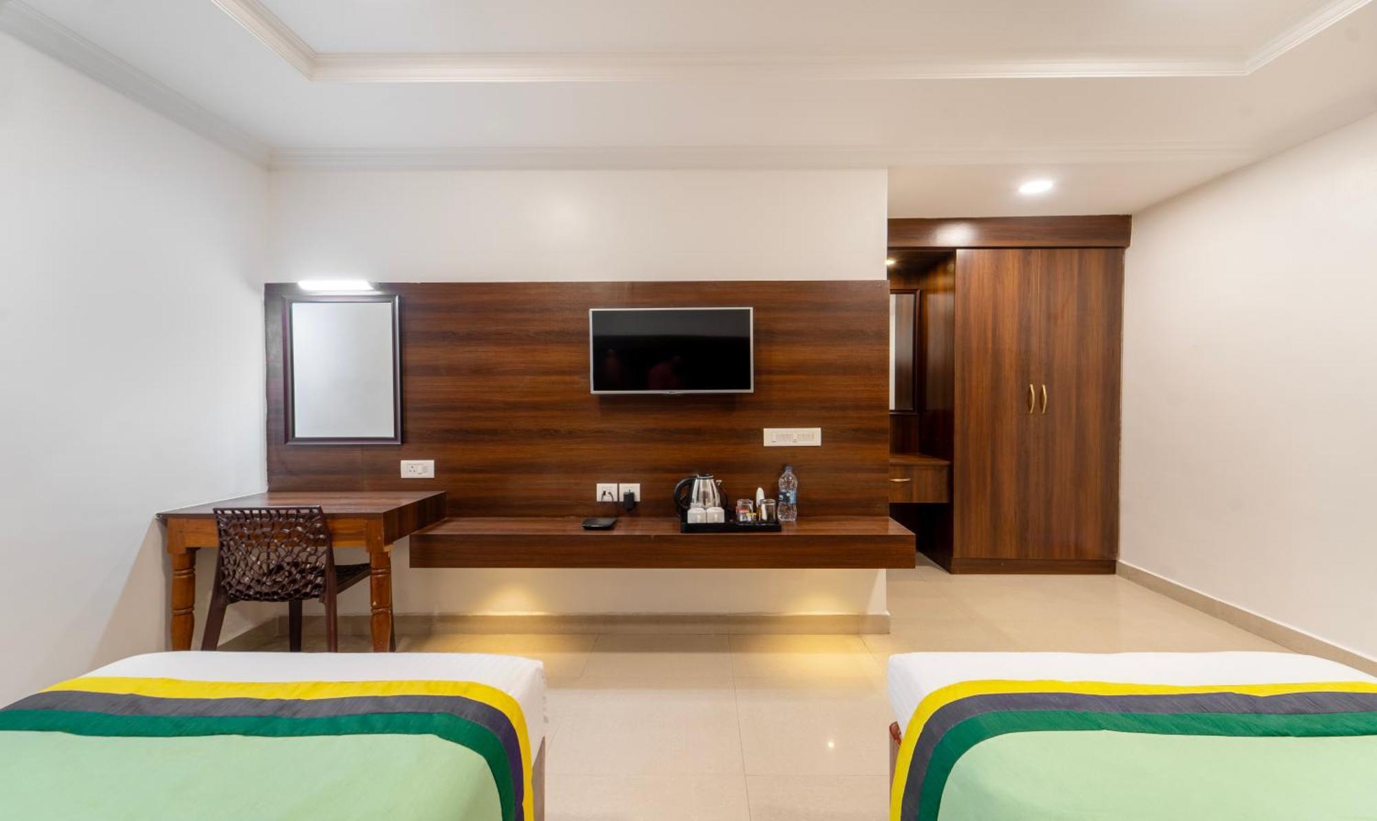Treebo Ngh Transit Hotel 3*