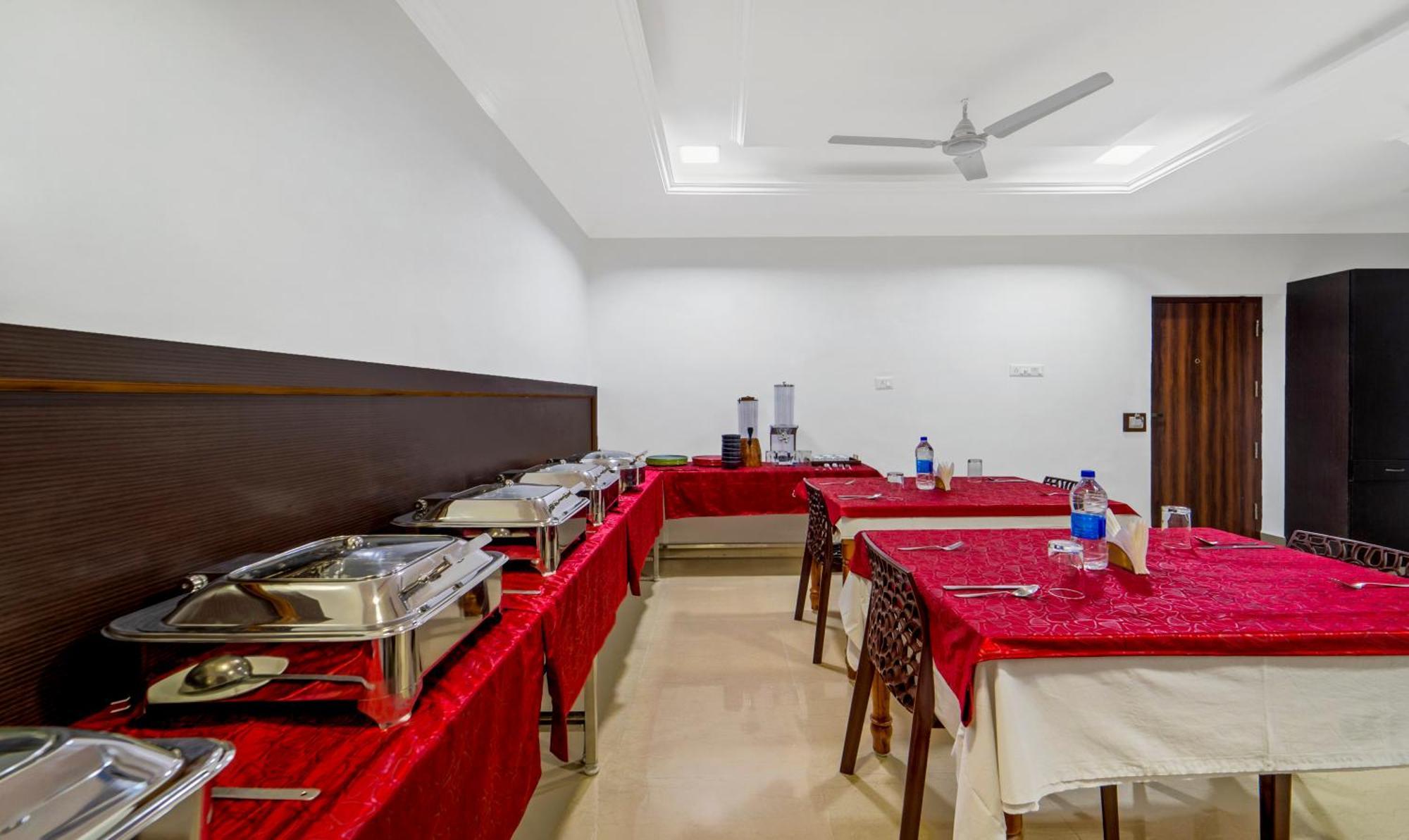 Treebo Ngh Transit Hotel 3*