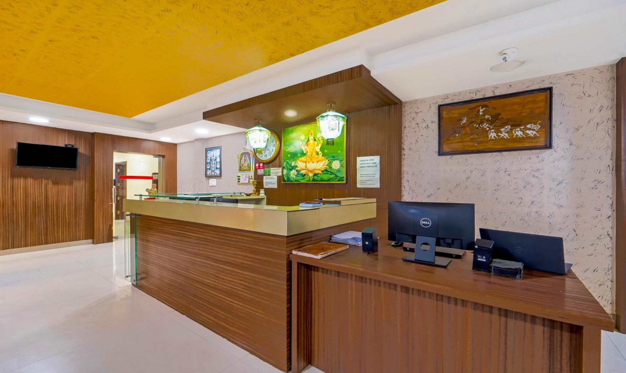 Treebo Ngh Transit Hotel 3*