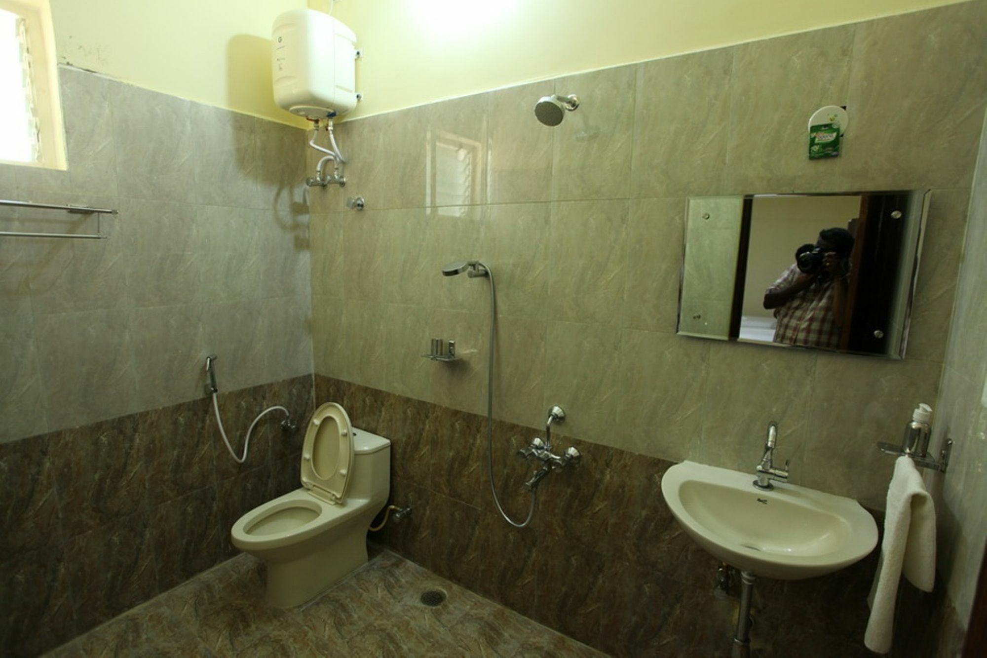 Treebo Ngh Transit Hotel 3*