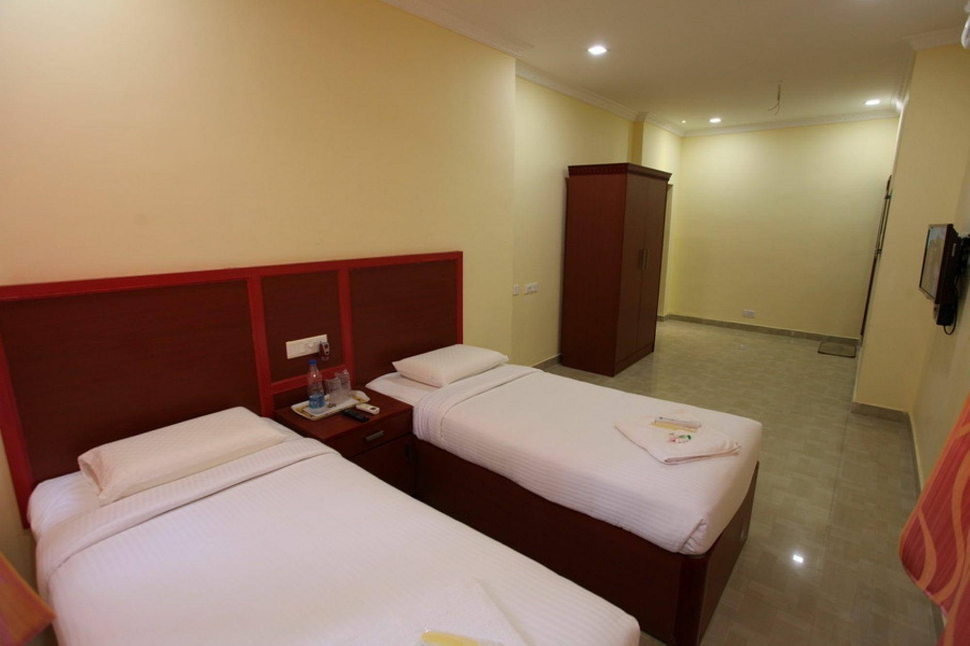 Treebo Ngh Transit Hotel 3*