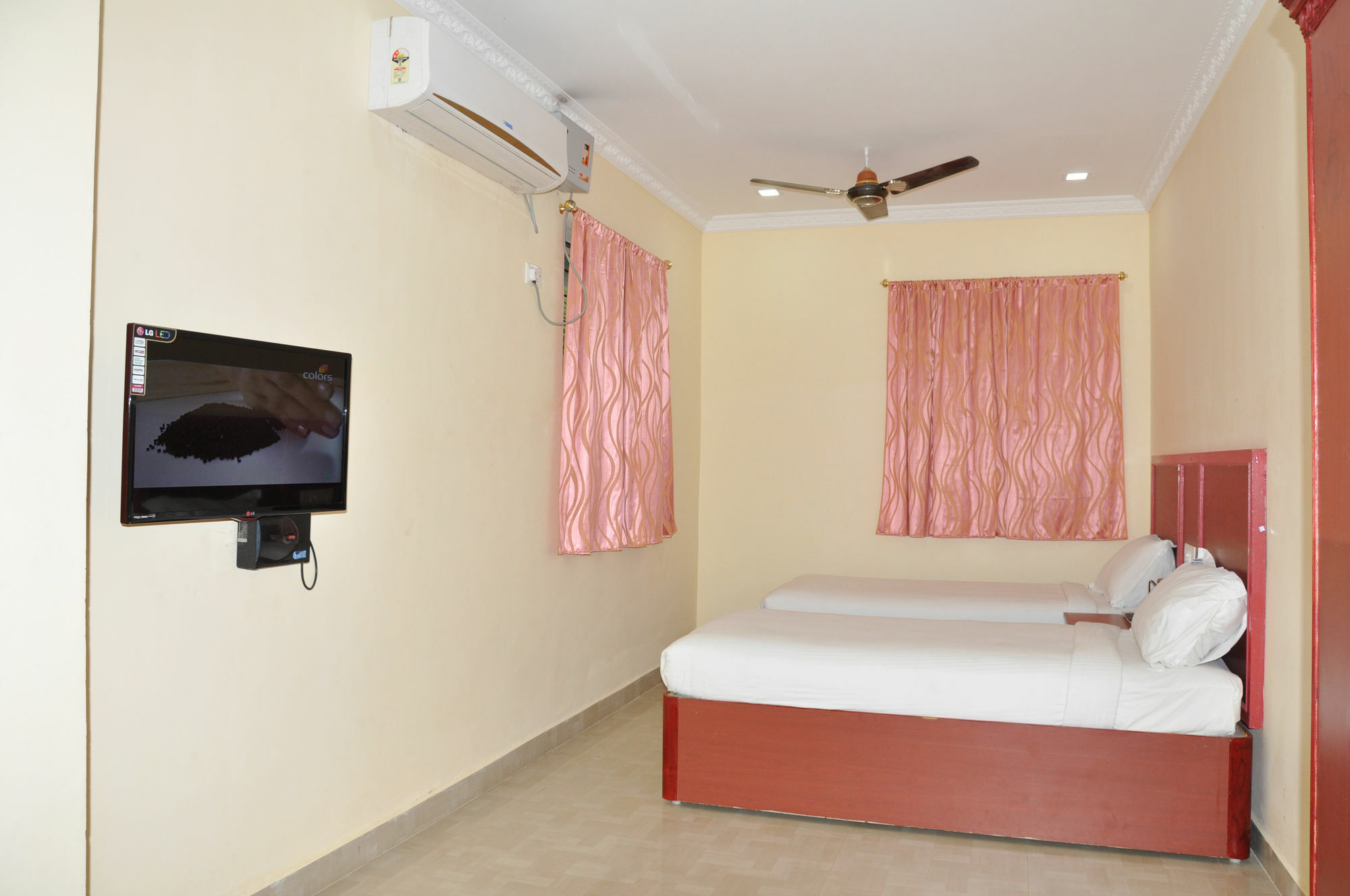 Treebo Ngh Transit Hotel 3*
