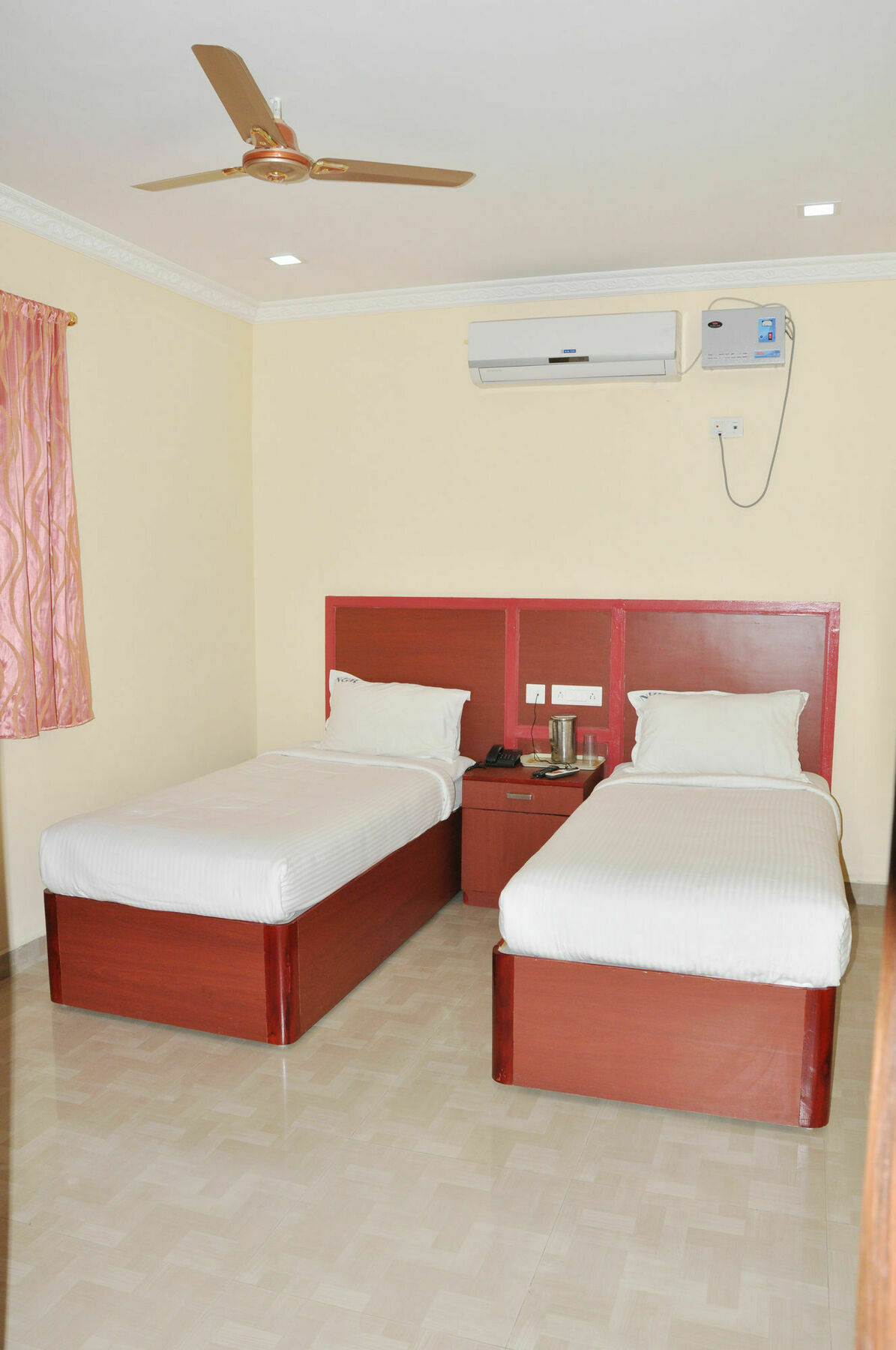 Hotel Treebo Ngh Transit 3*